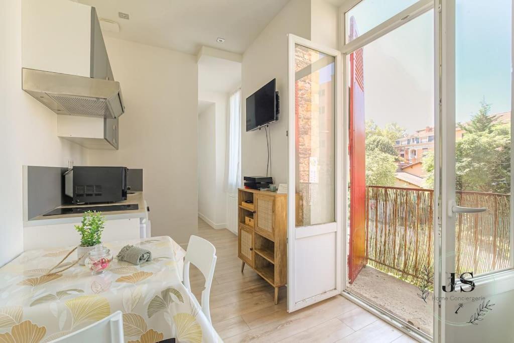 Ferienwohnung Le Paisible - Proximite Metro A Villeurbanne Exterior foto